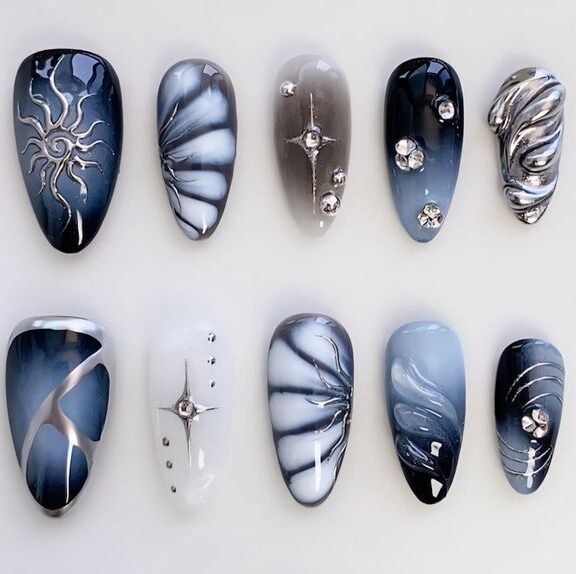 Σκούρο glam look ιδανικό για βραδινές εμφανίσεις.